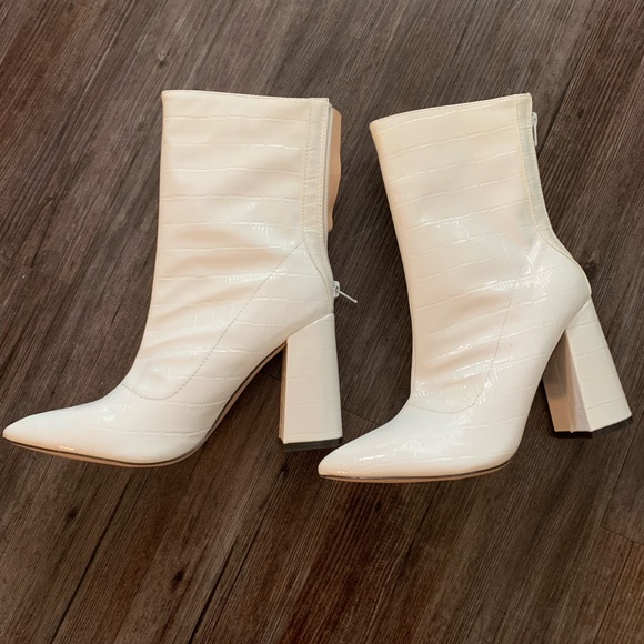 White Fashion Nova Boots - Picture 1 of 4